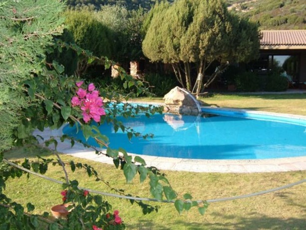 Imagen de la piscina del Hotel Spartivento. Foto 18