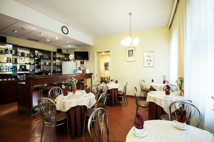 Imagen del bar/restaurante del Hotel Spbvergaz. Foto 2