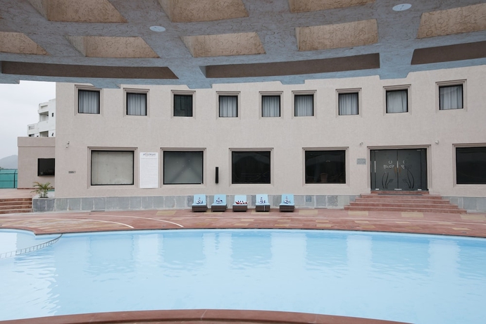 Imagen de la piscina del Hotel Spectrum Resort Spa and Convention. Foto 15