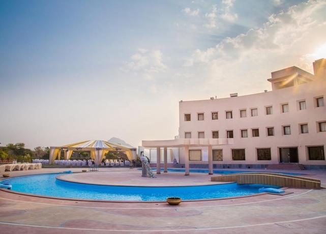Imagen de la piscina del Hotel Spectrum Resort Spa and Convention. Foto 16
