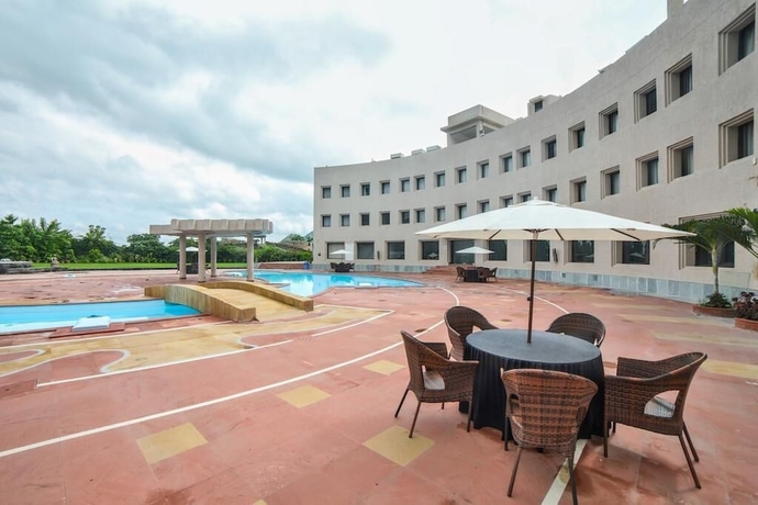 Imagen de la piscina del Hotel Spectrum Resort Spa and Convention. Foto 17