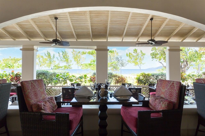 Imagen del bar/restaurante del Hotel Spice Island Beach Resort All Inclusive. Foto 3