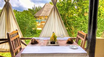 Imagen del bar/restaurante del Hotel Spice Island and Resort. Foto 3