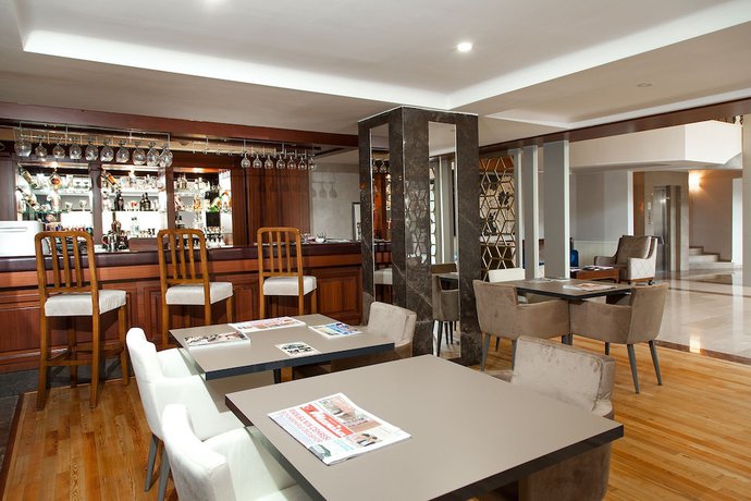 Imagen del bar/restaurante del Hotel Spilos. Foto 2