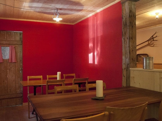 Imagen del bar/restaurante del Hotel Spinas Gasthaus Val Bever - Hostel. Foto 5