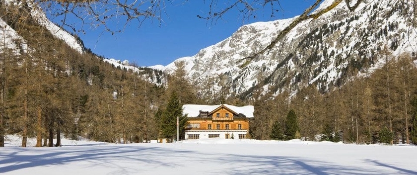 Imagen general del Hotel Spinas Gasthaus Val Bever - Hostel. Foto 3