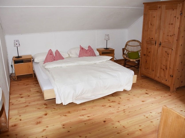 Imagen general del Hotel Spinas Gasthaus Val Bever - Hostel. Foto 1