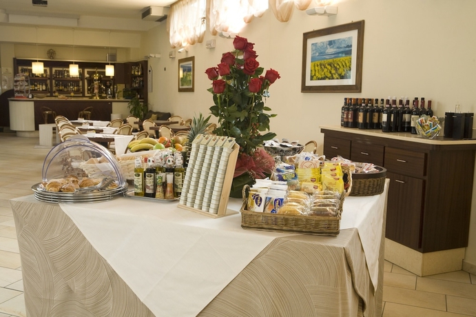 Imagen del bar/restaurante del Hotel Spinelli. Foto 2