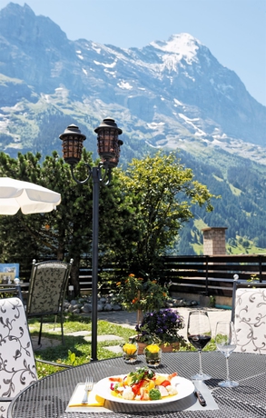 Imagen de los exteriores del Hotel Spinne. Foto 10