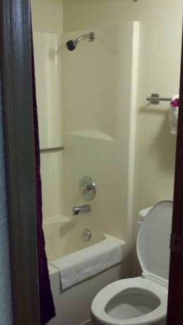 Imagen de la habitación del Hotel Spinning Wheel Inn. Foto 7