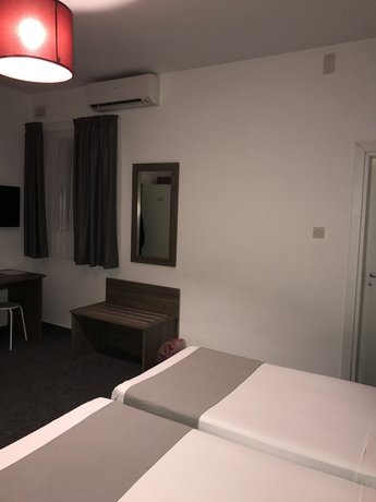 Imagen de la habitación del Hotel Spinola. Foto 15