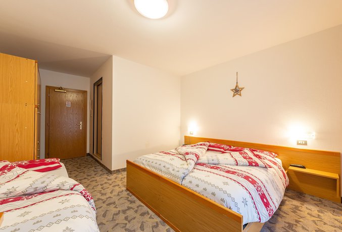 Imagen de la habitación del Hotel Spires. Foto 7