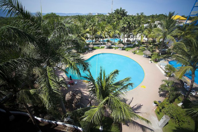 Imagen de la piscina del Hotel Splash Inn Nuevo Vallarta. Foto 16