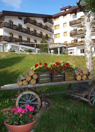Imagen de los exteriores del Hotel Splendid, Andalo. Foto 6