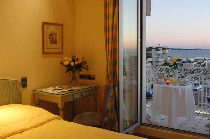 Imagen de la habitación del Hotel Splendid Cannes. Foto 9