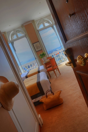 Imagen de la habitación del Hotel Splendid Cannes. Foto 11