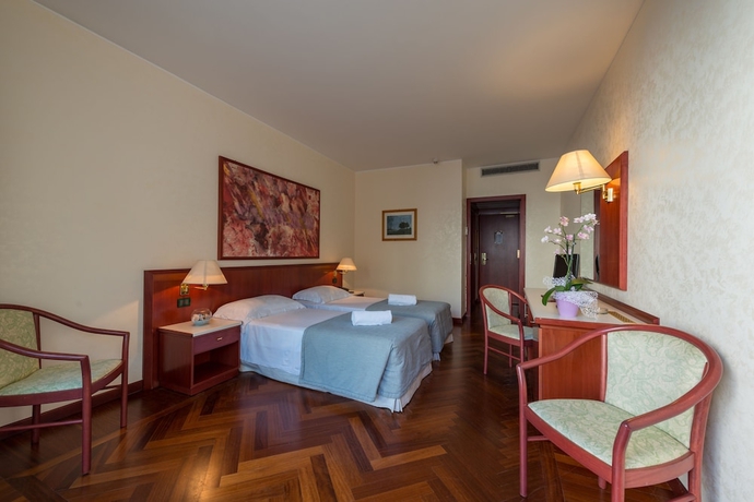 Imagen de la habitación del Hotel Splendid La Torre. Foto 6