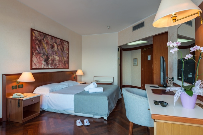 Imagen de la habitación del Hotel Splendid La Torre. Foto 7