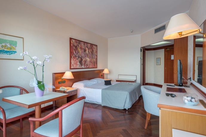 Imagen de la habitación del Hotel Splendid La Torre. Foto 11