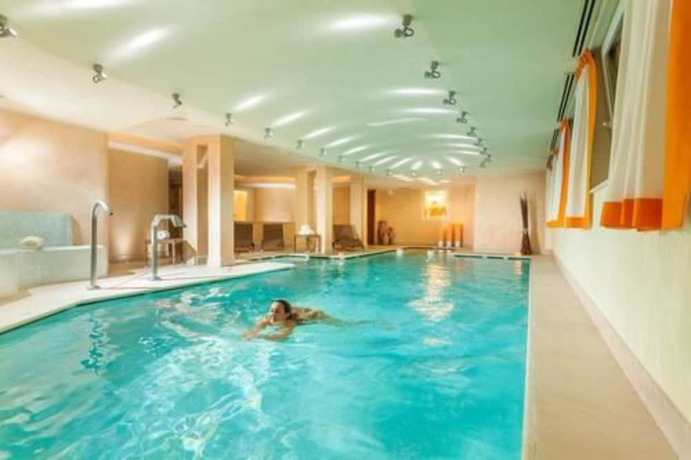 Imagen de la piscina del Hotel Splendid, Patascoss. Foto 17