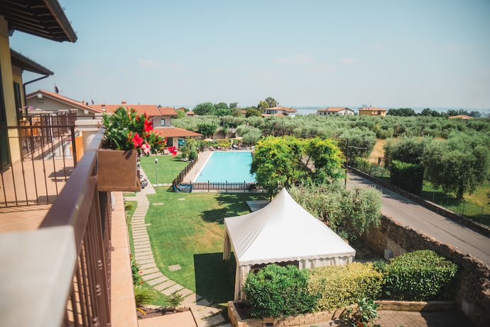Imagen de los exteriores del Hotel Splendid Sole. Foto 11