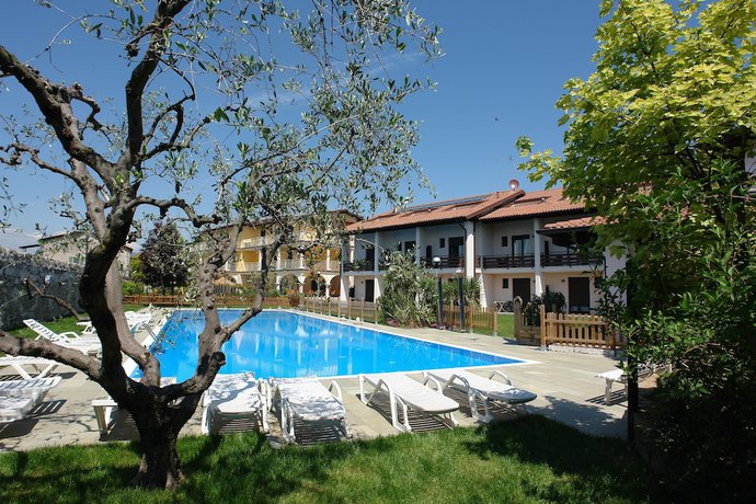 Imagen de la piscina del Hotel Splendid Sole. Foto 14