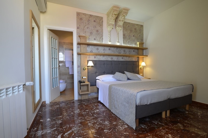 Imagen de la habitación del Hotel Splendid Taormina. Foto 7