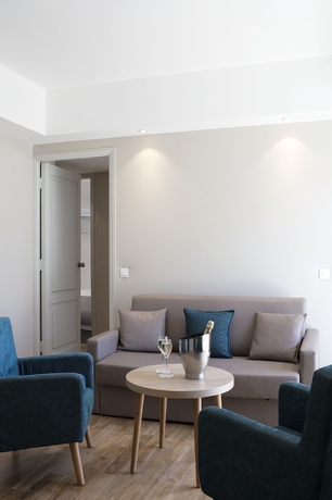 Imagen de la habitación del Hotel Splendid and Spa Nice. Foto 5