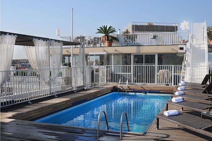 Imagen de la piscina del Hotel Splendid and Spa Nice. Foto 17