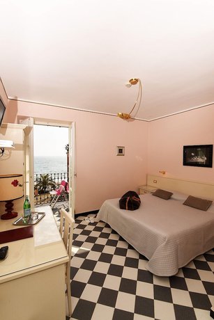 Imagen de la habitación del Hotel SplendidMare. Foto 10