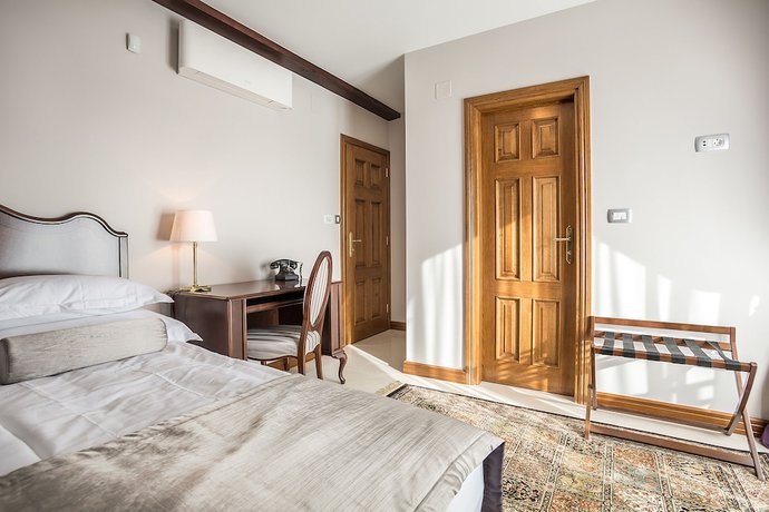 Imagen de la habitación del Hotel Splendida Palace. Foto 16