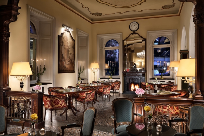 Imagen de los interiores del Hotel Splendide Royal. Foto 13