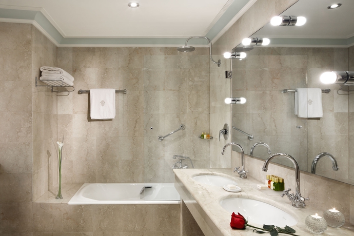 Imagen de la habitación del Hotel Splendide Royal. Foto 8