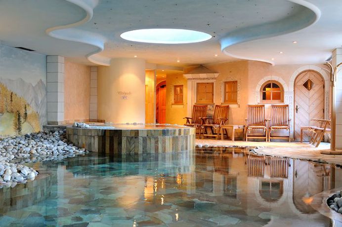 Imagen de la piscina del Hotel Spol Alpine Wellness Spa. Foto 21