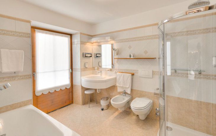 Imagen de la habitación del Hotel Spol Alpine Wellness Spa. Foto 11