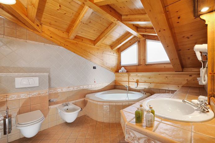 Imagen de la habitación del Hotel Spol Alpine Wellness Spa. Foto 16