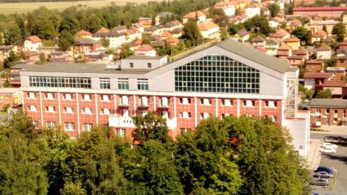 Imagen de los exteriores del Hotel Spolcentrum. Foto 8