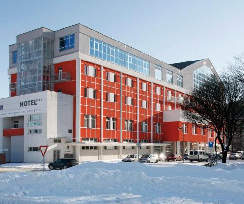 Imagen de los exteriores del Hotel Spolcentrum. Foto 9