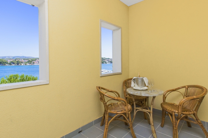 Imagen de los exteriores del Hotel Spongiola. Foto 15