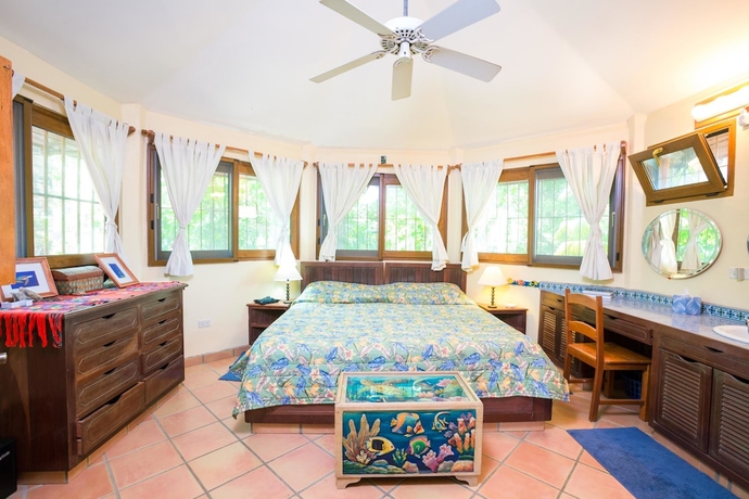 Imagen de la habitación del Hotel Spooky Channel Villa. Foto 5