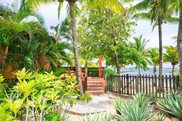 Imagen de la piscina del Hotel Spooky Channel Villa. Foto 17