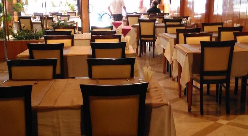Imagen del bar/restaurante del Hotel Spor. Foto 13