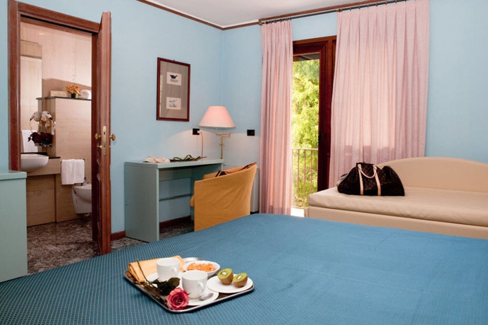 Imagen de la habitación del Hotel Sport Daniel. Foto 4