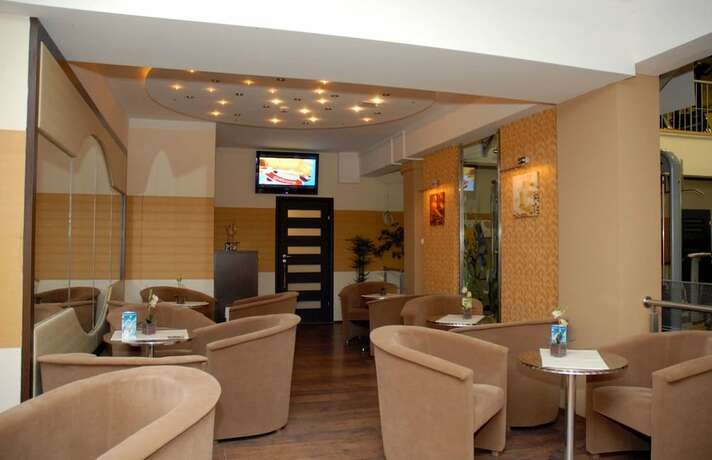 Imagen del bar/restaurante del Hotel Sport, Debrecen. Foto 17