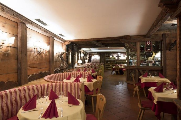 Imagen del bar/restaurante del Hotel Sport Majar&egrave;. Foto 3