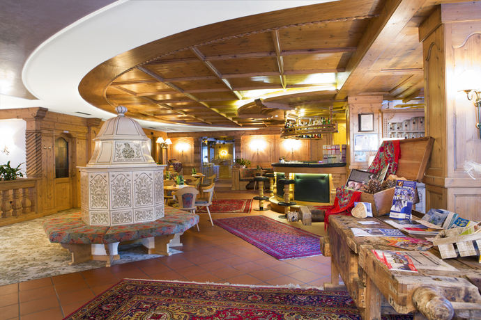 Imagen del bar/restaurante del Hotel Sport Majar&egrave;. Foto 4