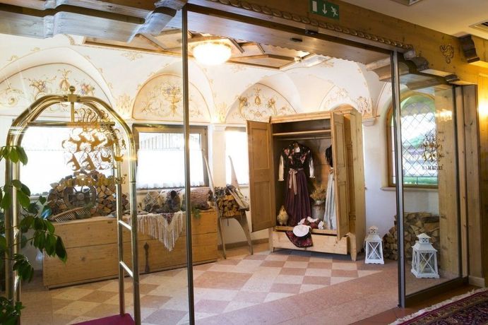 Imagen de los exteriores del Hotel Sport Majar&egrave;. Foto 11