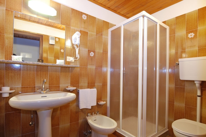 Imagen de la habitación del Hotel Sport Pampeago. Foto 17