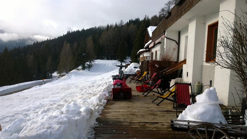 Imagen de los exteriores del Hotel Sport Pocol. Foto 8