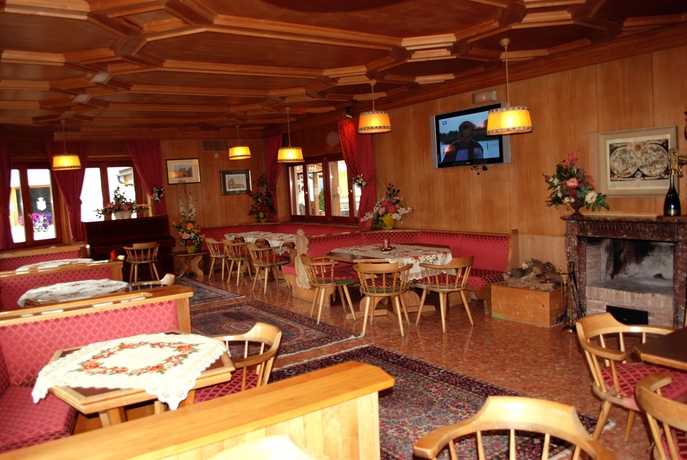 Imagen del bar/restaurante del Hotel Sport Pocol. Foto 6